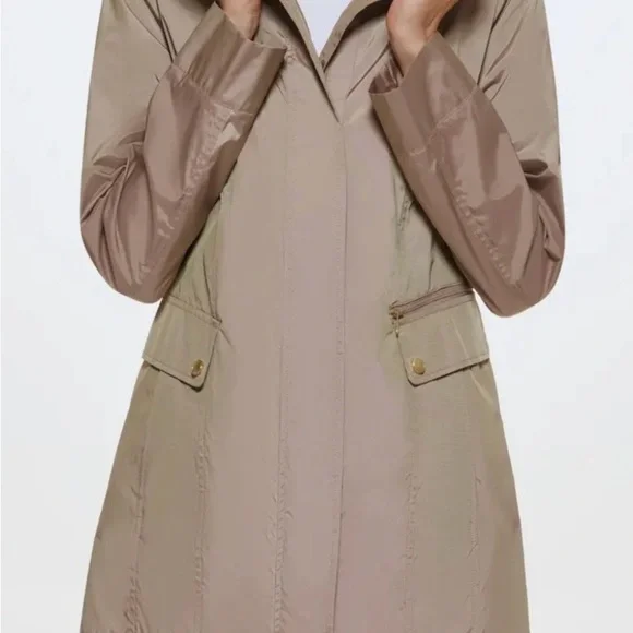 Cole Haan Chic Rain Coat with back bow & hideaway hood. Iridescent beige in XS. - Picture 12 of 13